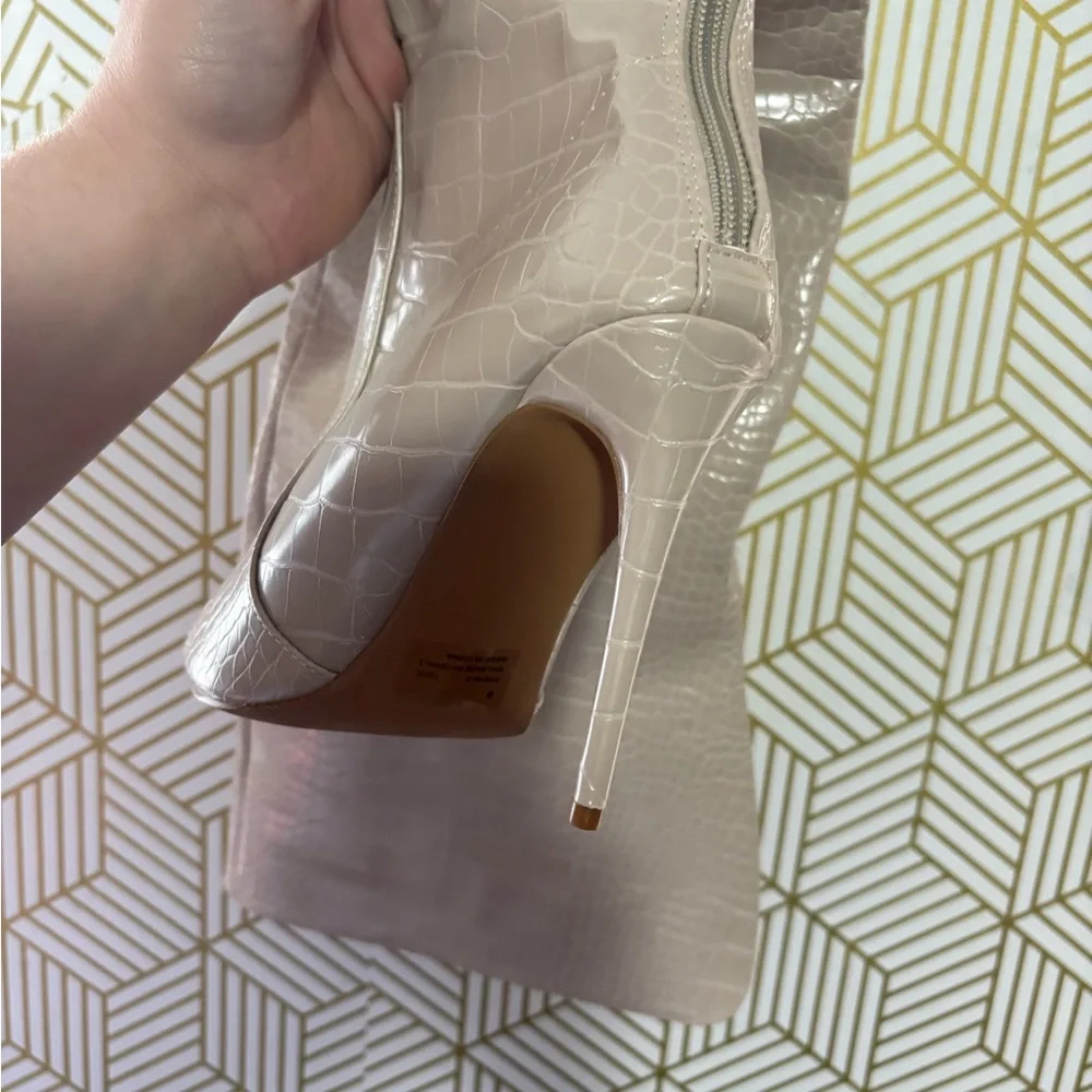 Cape Robbin Cream Over-the-Knee heeled Boots size 8 - Picture 7 of 13